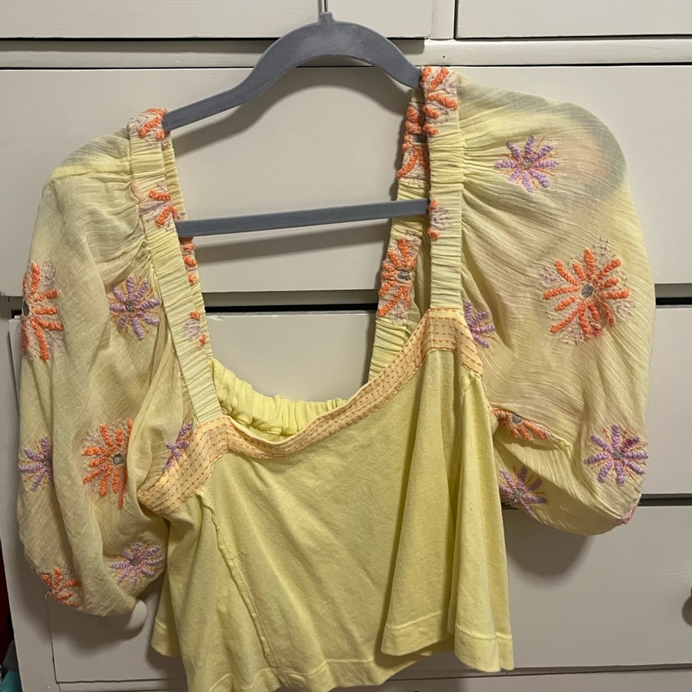 Yellow floral puff sleeve top size M